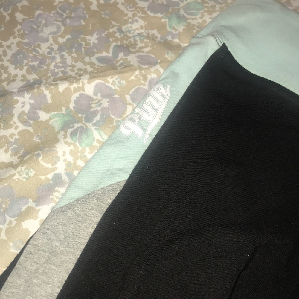 🚫SOLD🚫 VS PINK Capri leggings - Picture 10 of 10